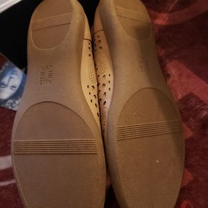 Brand new extremely comfortable naturalizer shoe